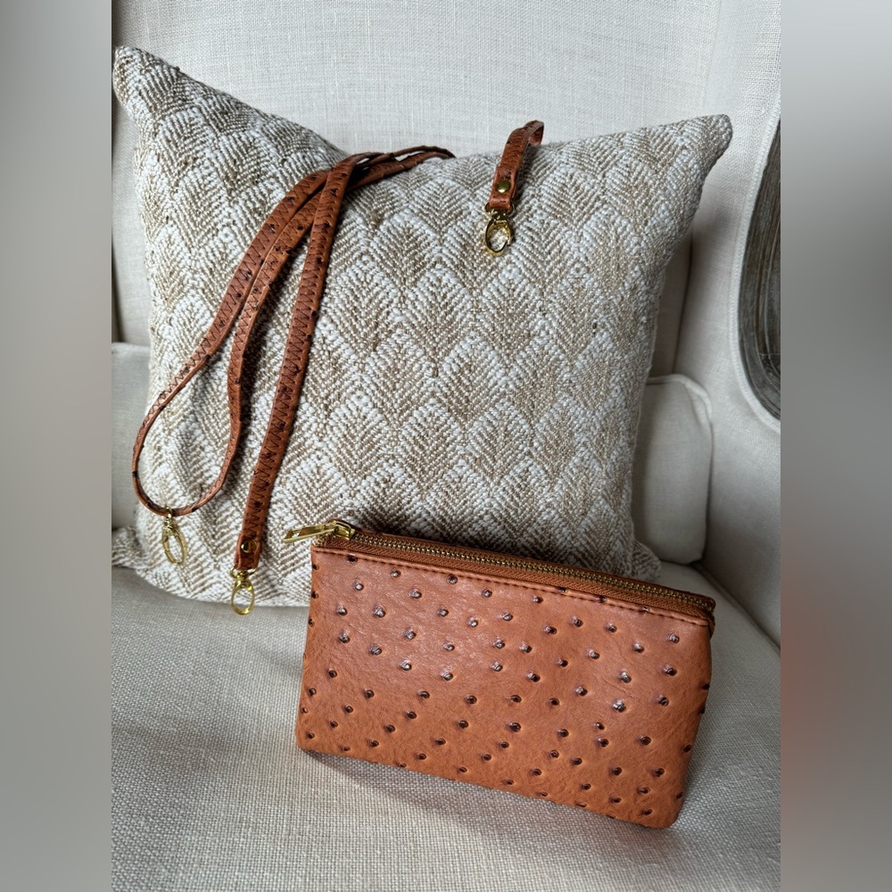 Crossbody or wristlet purse